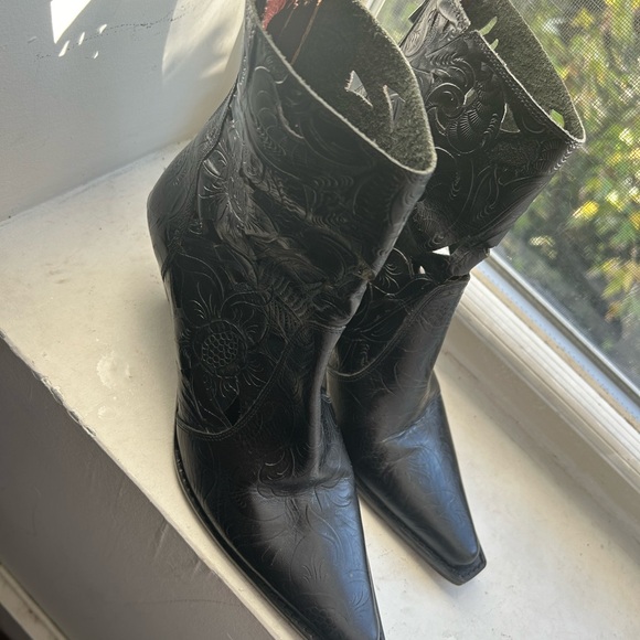 Donald J Pliner Western Cut Out Leather Booties - Picture 2 of 7